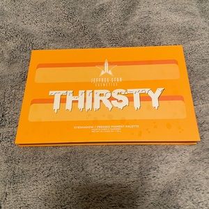 Jeffree Star eye shadow palette